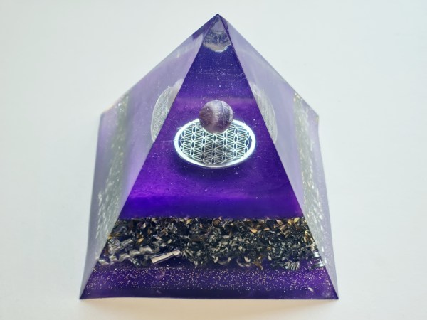 Orgonite pyramide sphère améthyste violette